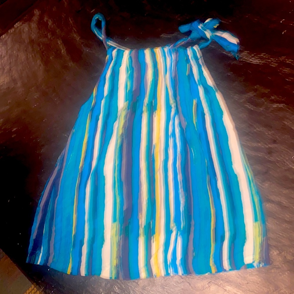 Dressy silky top. Marine colors. Ties on neck